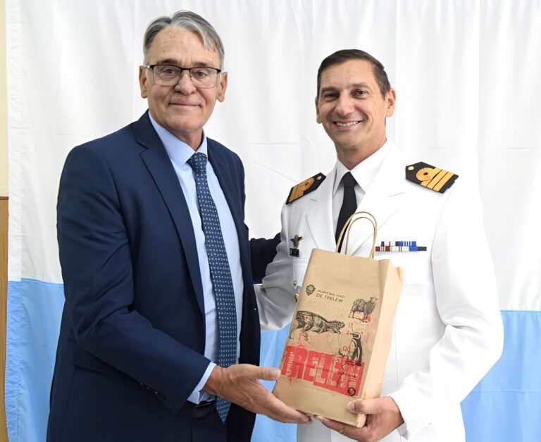 El capitán de fragata Pablo Ariel Viozzi asumió como jefe de la Base Almirante Zar en Trelew