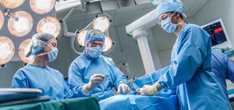 Conflicto en Salud: cirujanos suspenden operaciones en toda la provincia