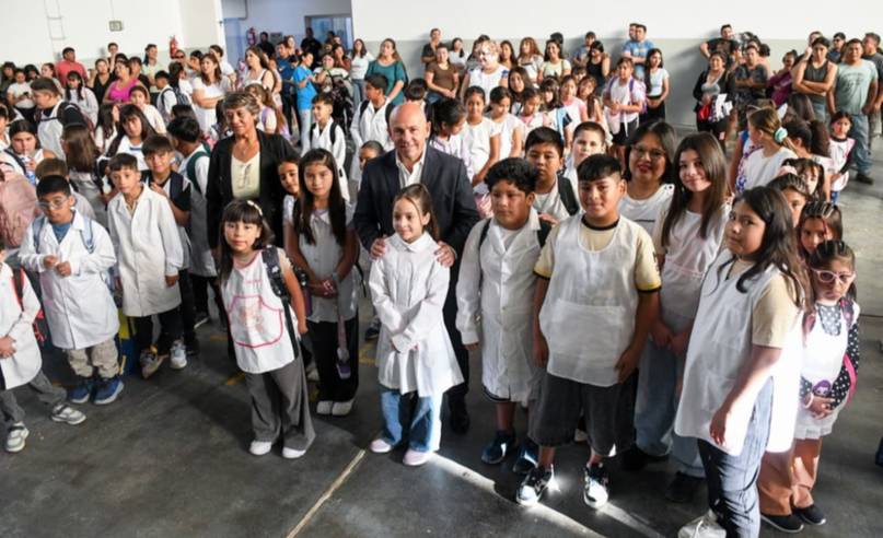 El intendente Gustavo Sastre inauguró el ciclo lectivo 2026 en la Escuela Municipal N° 3 de Puerto Madryn