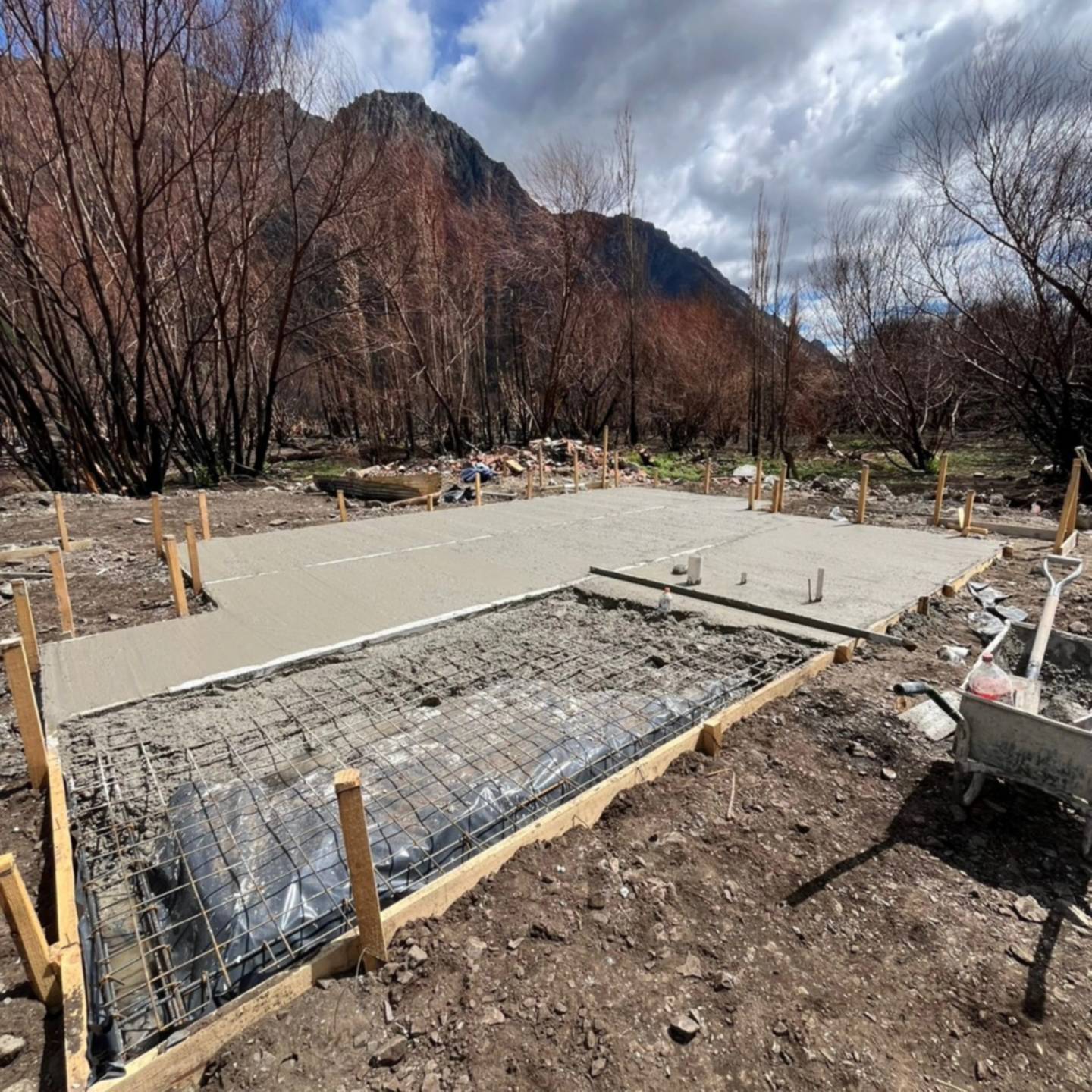 Epuyén: Comenzaron a construir 57 viviendas para familias afectadas por los incendios