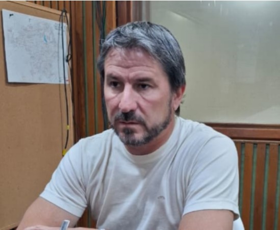 Fuertes críticas de Merino a la oposición tras la rotura cloacal: acusó a Cáceres de «traición» y «politiquería»