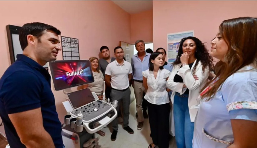 Nacho Torres entregó el primer ecógrafo en la historia del hospital