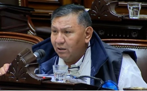 Ávila denuncia «gran mentira» en la venta de áreas de YPF y rechaza la reforma laboral