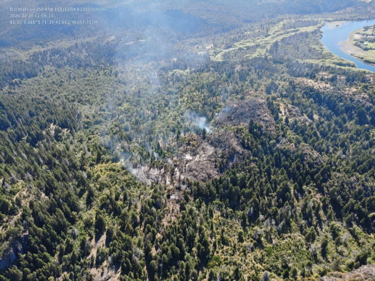 Denuncian intencionalidad en el foco «La Tapera»: peritos de la Federal viajan al Parque Los Alerces