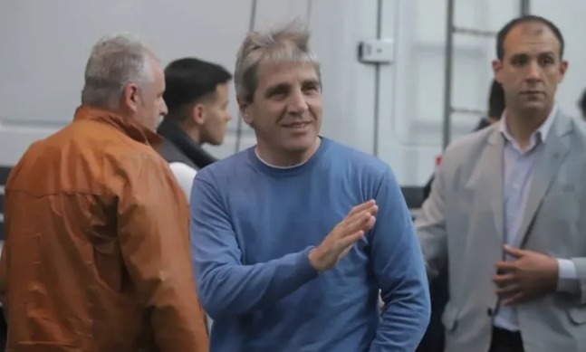 Inflación al 2,5% y críticas al sector textil: las definiciones de Luis Caputo sobre la economía que viene