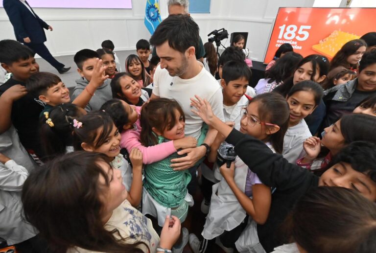 «Conectar Futuro»: Nacho Torres anunció que todas las escuelas de Chubut ya tienen conectividad