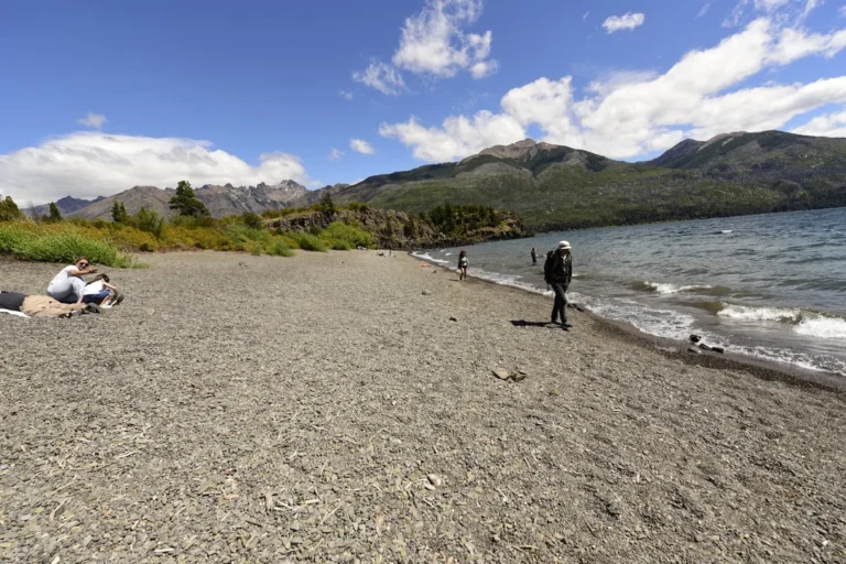 Parque Nacional Los Alerces: el 85% del área ya está habilitada para el turismo y el incendio permanece “contenido”