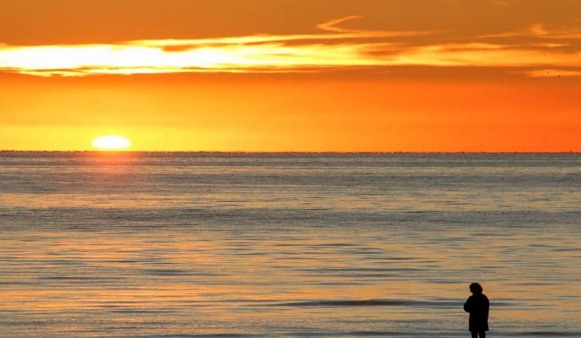 Pronóstico en Chubut: Alerta por ráfagas de 60 km/h y máximas de verano en la costa