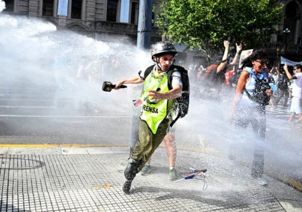 Protesta por la reforma laboral: una mujer trasladada al hospital y otra herida tras una caída