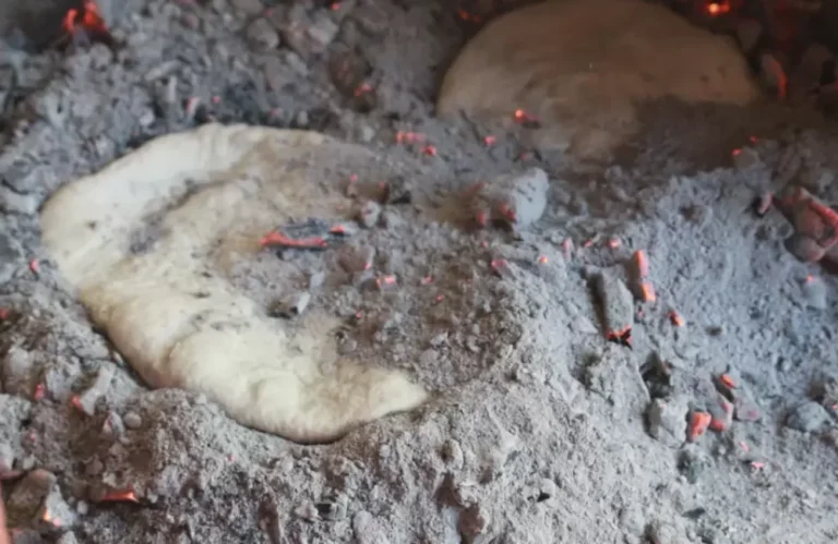 Sabores con Historia en Chubut: Vuelve el concurso que premia la mejor tortilla al rescoldo en la cordillera