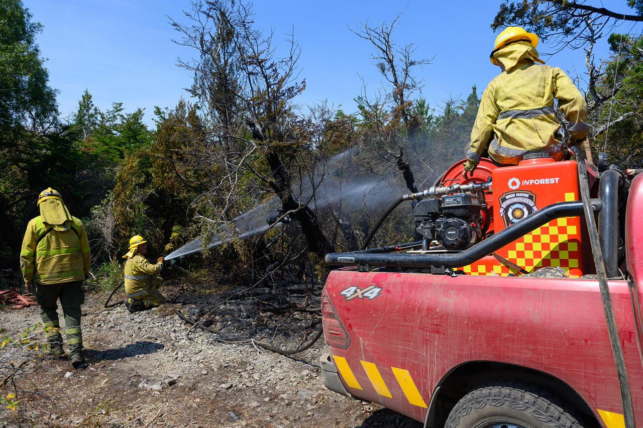 Claves del despliegue para combatir incendios en la cordillera de Chubut