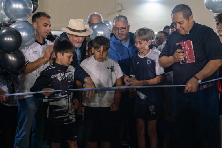 El Municipio fortalece el deporte barrial con nueva cancha y luminarias en Nueva Generación