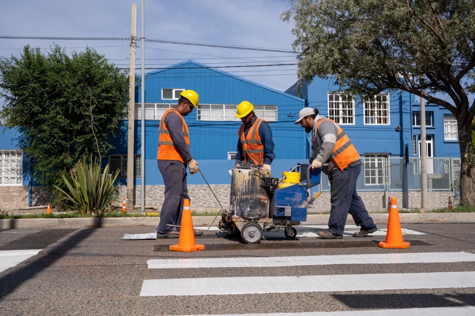 Refuerzan seguridad vial en zonas escolares con reductores y nueva señalización