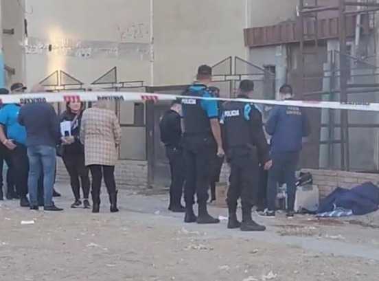 Homicidio en Comodoro: investigan el ataque fatal frente al edificio 22 del complejo 1008