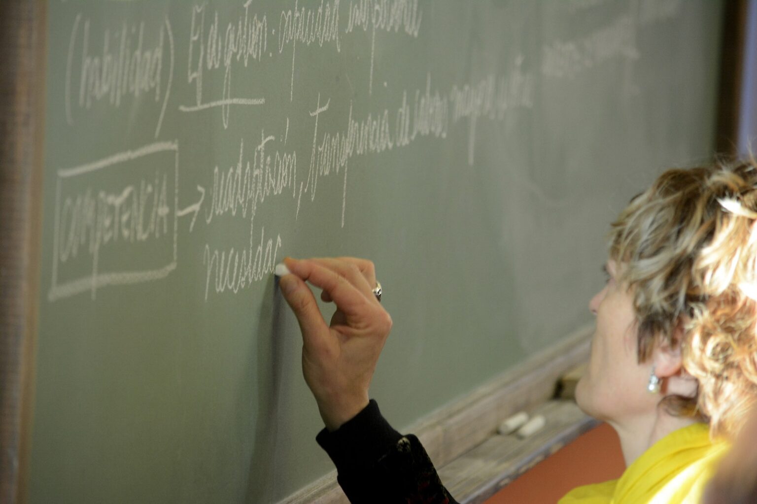 Suspendieron el concurso de titularización docente en Trelew y Rawson por falta de plazos legales: AMET y ATECh critican la falta de transparencia en cargos.