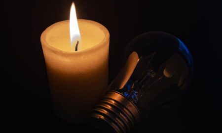 Corte programado en Comodoro: Conocé los 10 barrios que estarán sin luz este domingo 22