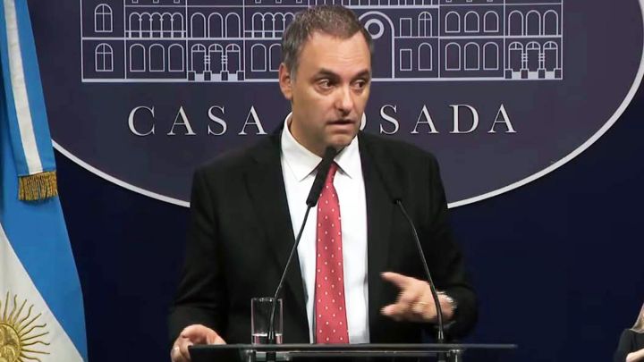 Denuncian a Adorni por usar el Estado para su «ascenso social»