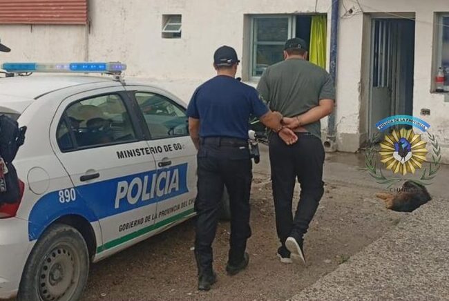 Inusual hallazgo en Comodoro: caen con una tarjeta robada y cuatro dispositivos posnet