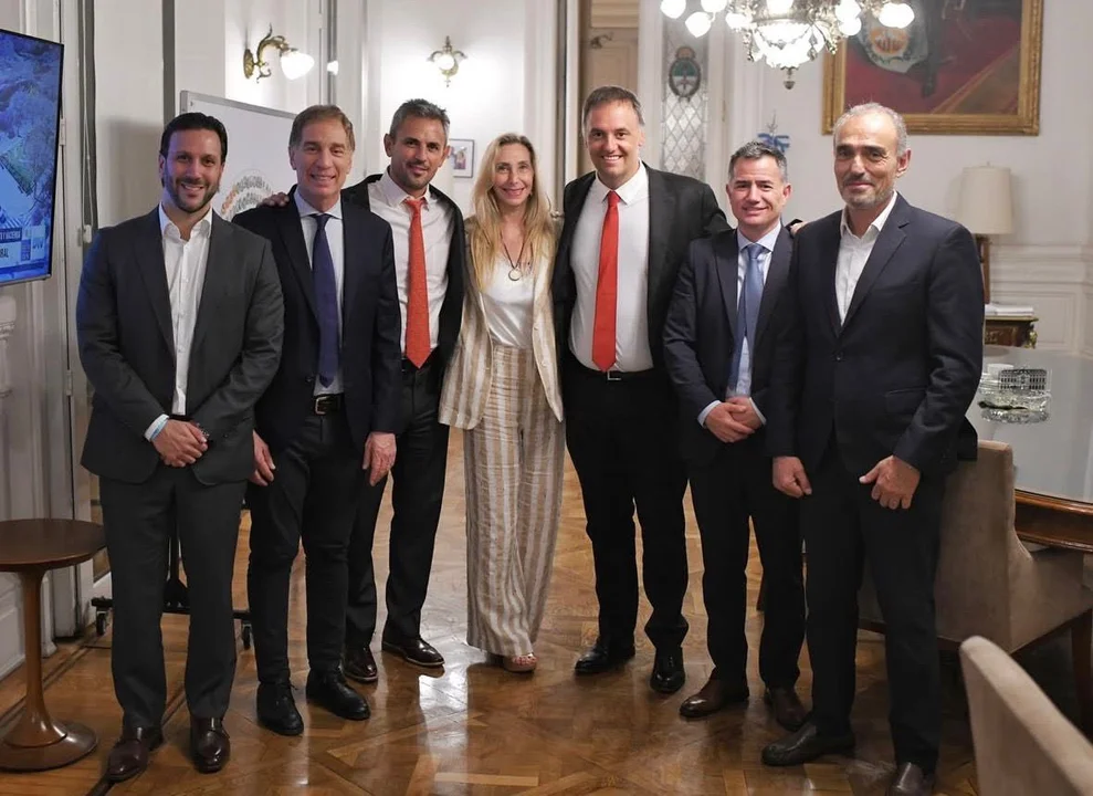 La mesa política del Gobierno se reúne hoy en Casa Rosada para definir el envío de 10 leyes al Congreso