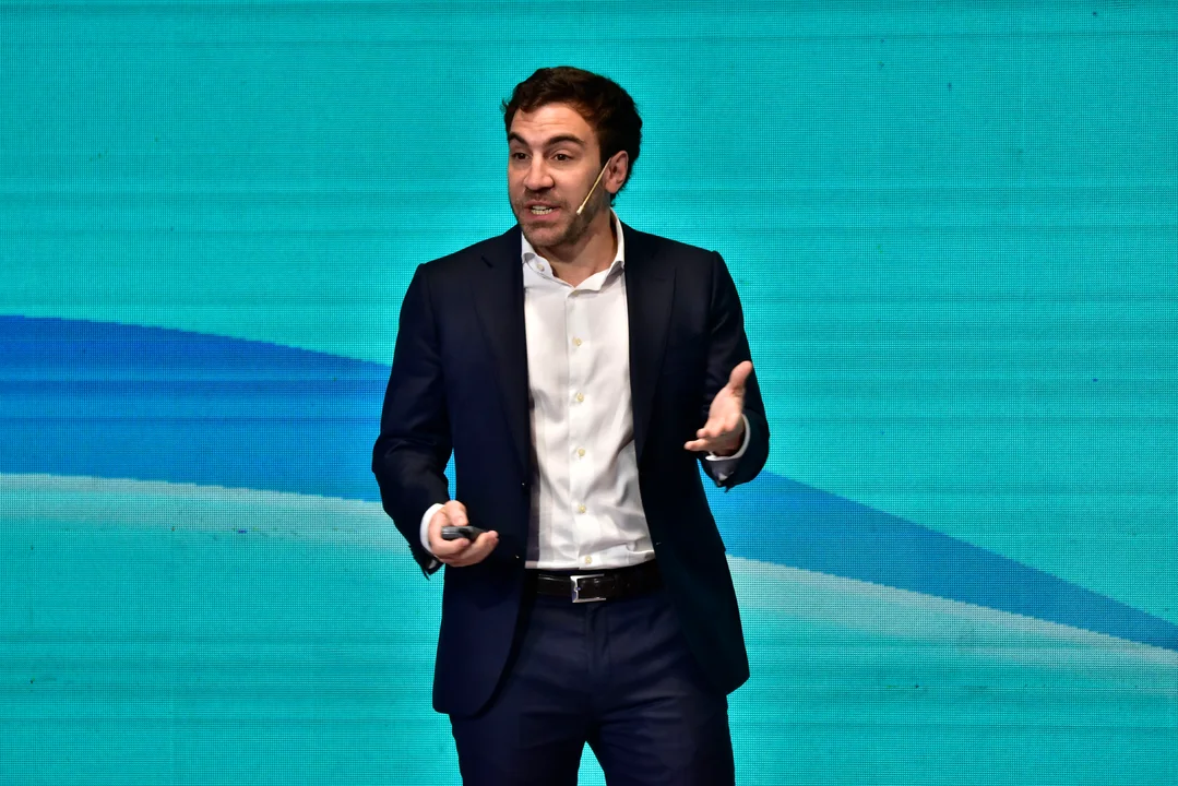 El economista Santiago Bulat analiza la «gran oportunidad» de Argentina ante la guerra en Medio Oriente