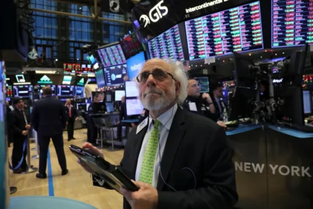 ¡Mercados en llamas! El riesgo país trepa a 623 puntos y los bonos se desploman por la guerra