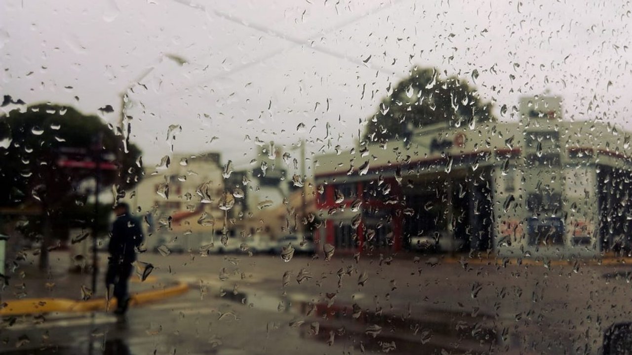Madryn bajo el agua: 50 milímetros de lluvia provocaron anegamientos y evacuaciones