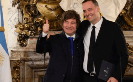 ¡Milei aterriza en Córdoba! El Presidente regresa de España y expone este lunes en la Bolsa de Comercio junto a Adorni, tras la polémica por el viaje a Nueva York