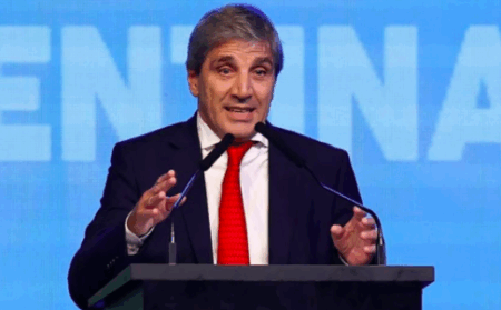 ¡Luis Caputo, figura estelar! El ministro de Economía cierra el IEFA LatAm Forum, donde se debatirá el poderío de Vaca Muerta y los minerales críticos