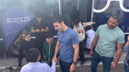 ¡Un lente para el futuro! Torres lanza un programa de salud visual en escuelas que entrega anteojos gratis el mismo día del diagnóstico