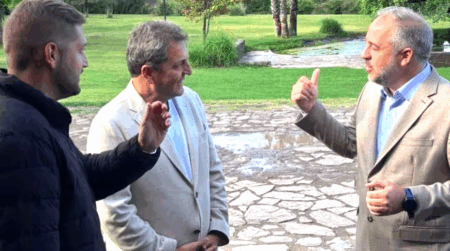 Massa mueve las fichas y pide “guardar el rifle sanitario”