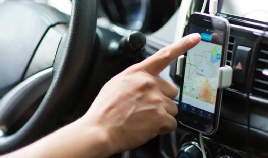 ¡Bomba en Madryn! Apps de viaje circulan pese a prohibición municipal: hay 200 autos ilegales en las calles