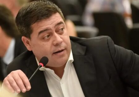 Treffinger arremetió contra Torres: lo acusó de «vender humo» y de dejar a Chubut «a la deriva»