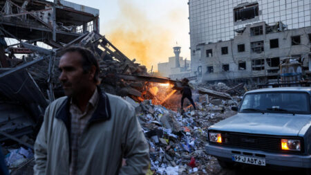 El gobierno de Donald Trump ordenó a sus ciudadanos salir de manera urgente de Medio Oriente