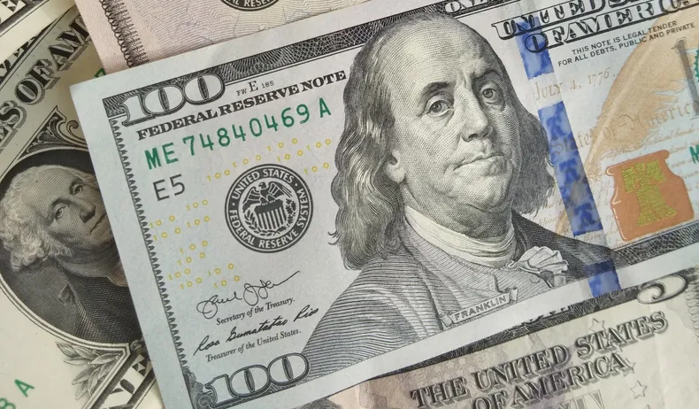 Dólar hoy: tras la caída histórica de febrero, a cuánto cotizan el blue y el oficial este 2 de marzo