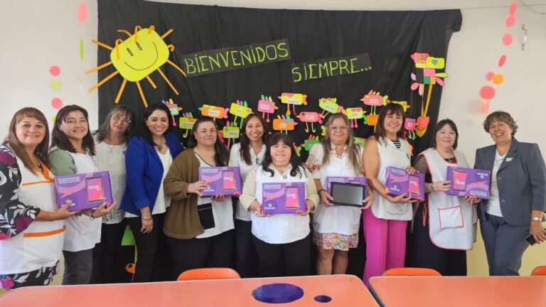 Chubut finalizó la entrega de tablets en las 72 Escuelas Alfa en Red