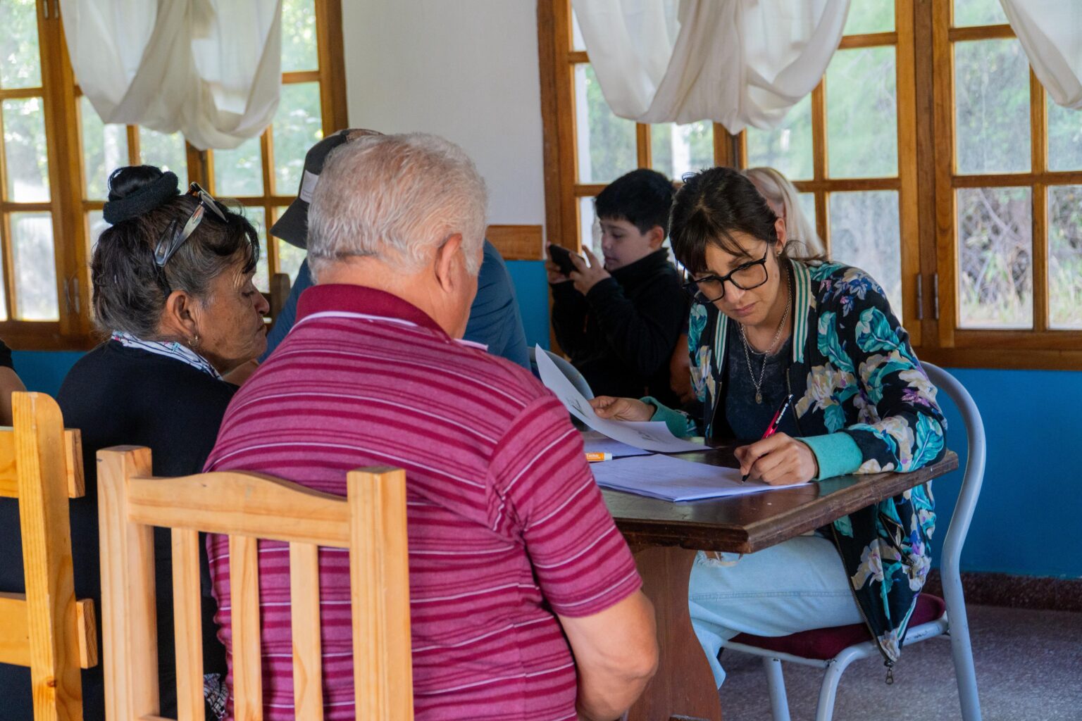 Rawson descentraliza la ayuda social con operativos directos en los barrios