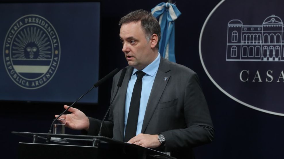 La PSA retiró documentos de la TV Pública por la causa del viaje de Manuel Adorni a Uruguay