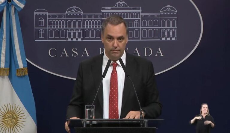 Milei va por la Ley de Tierras: Adorni anunció el fin de las restricciones a la compra extranjera