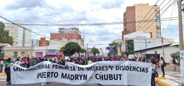 Puerto Madryn: Movilización y arte en el 8M con la inauguración de un mural en el Juzgado de Familia