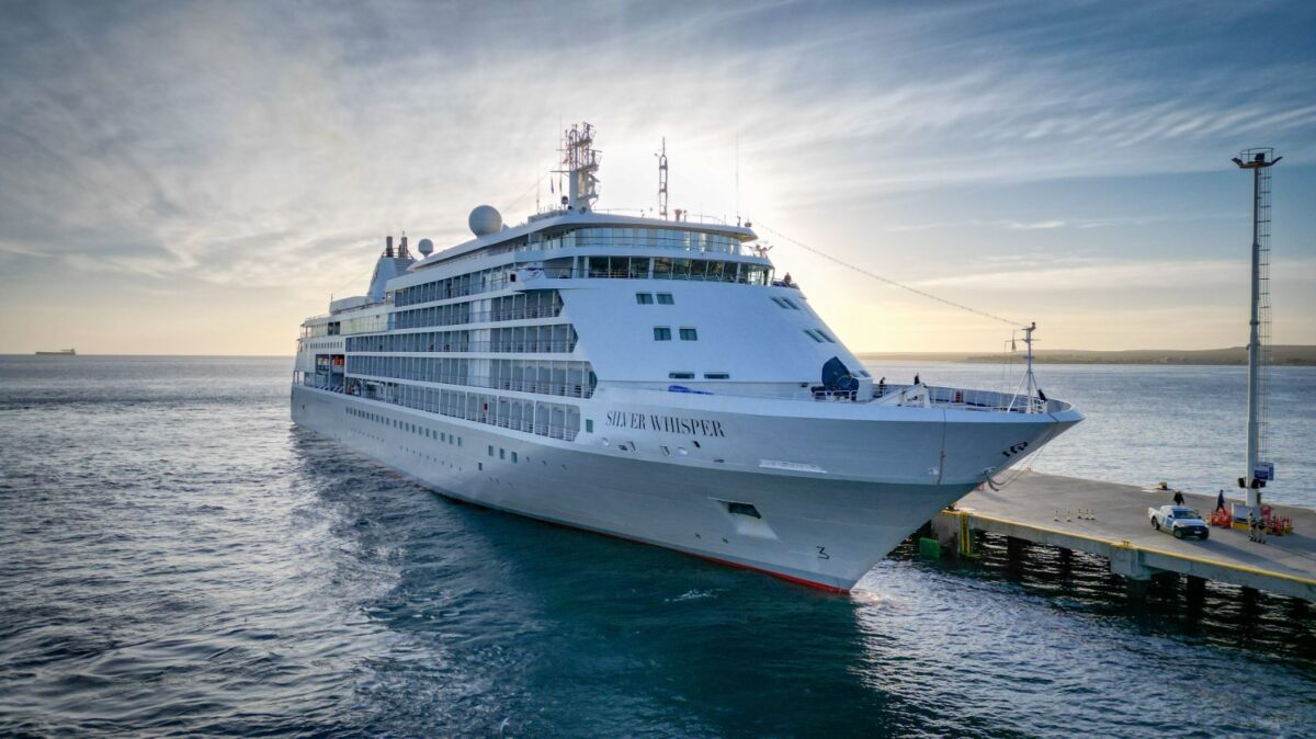 Cruceros en Madryn: el Silver Whisper se despidió rumbo a Malvinas