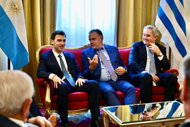 El gobernador Ignacio ‘Nacho’ Torres destacó el potencial de Chubut ante el presidente de Uruguay, Yamandú Orsi, y empresarios del CICyP