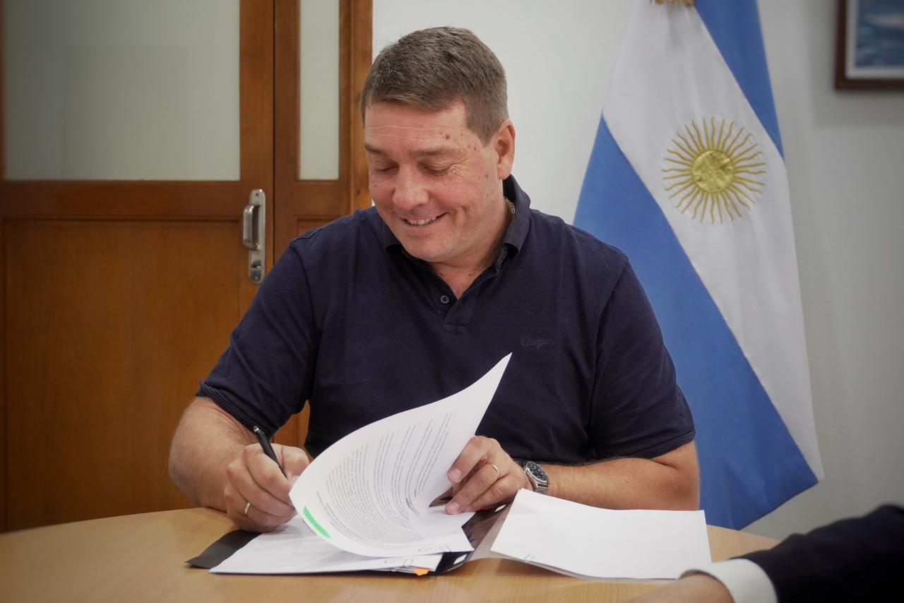Municipio de Rawson firmó convenios con la UNPSJB para fortalecer la educación y la formación profesional
