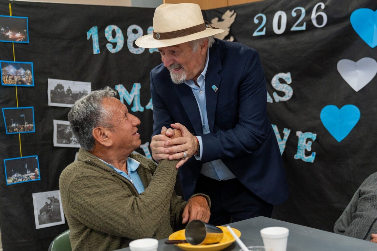 Emotivo izamiento en el Centro de Día San Martín en honor a la causa Malvinas