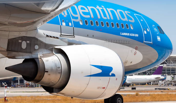 Volar de Comodoro a Buenos Aires ya cuesta un millón de pesos