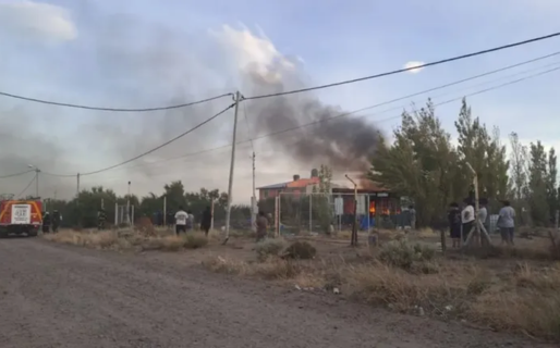 Tragedia en Km 17: explosión por un calefactor destruyó una vivienda