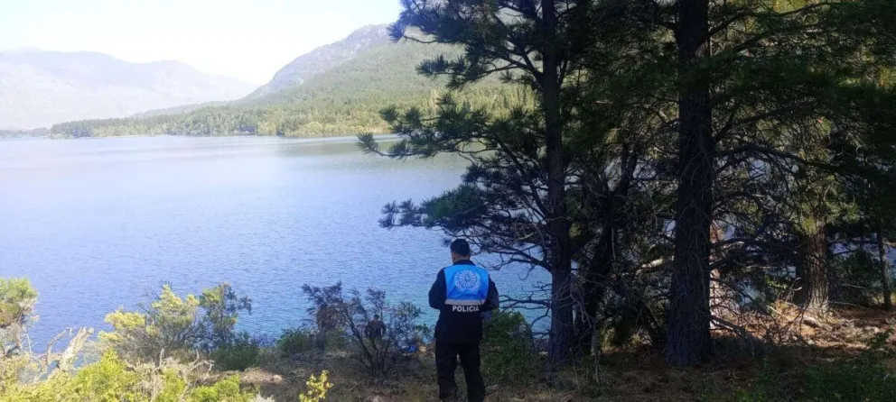 Los sobrevivientes del vuelco en Lago Epuyén caminaron horas sin señal para pedir ayuda