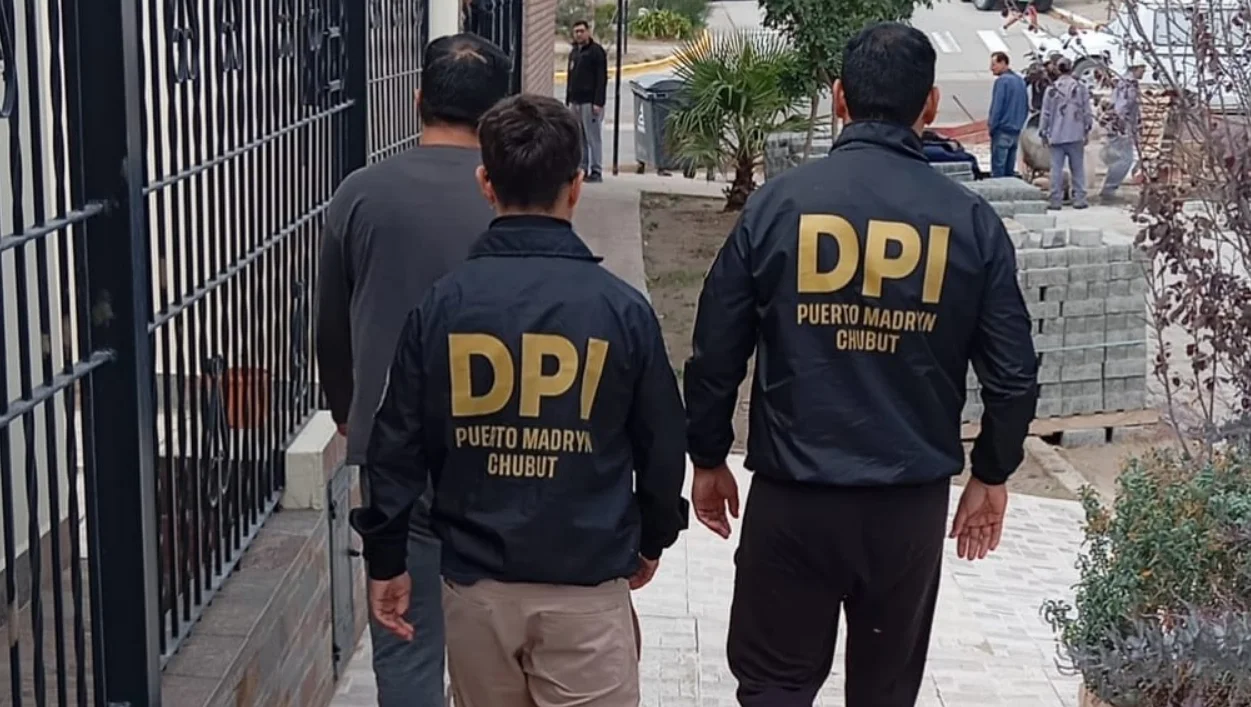 ¡Escándalo en Madryn! Detienen a un prefecto acusado de abuso sexual intrafamiliar tras la denuncia de su propia hija