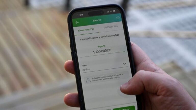 Cuenta DNI: cómo ahorrar en dólares y hacer plazos fijos desde el celular
