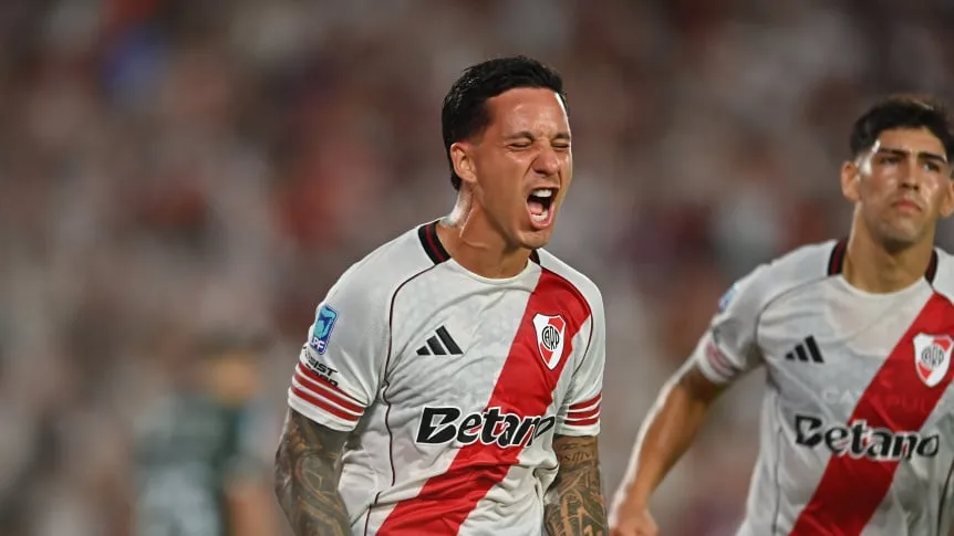 ¡River arrasó en el Monumental! El Chacho Coudet debutó en casa con un contundente 2-0 sobre Sarmiento, con Driussi y Subiabre como figuras