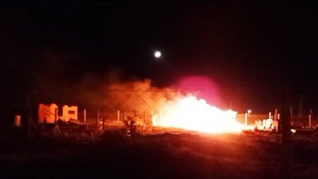 Puerto Madryn: incendio destruyó un obrador en el barrio La Alhambra